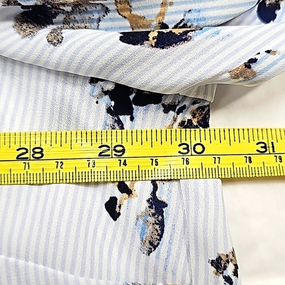 The Limited Soft Pinstripe & Floral Button-Up Blouse *⚠️ 📢 🚨 HAS CENSOR TAG - Picture 11 of 12